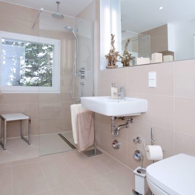 Little,Bathroom,After,Renovation,For,Seniors,Or,Handicaped,Persons
